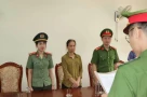 Cảnh sát bất ngờ ập vào lò sản xuất, bắt sống "bà trùm" đang thản nhiên đầu độc thực khách