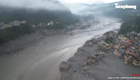 Chấn động Nepal: Người dân chỉ có vài giây để chạy, phía sau là cảnh không thể tưởng tượng