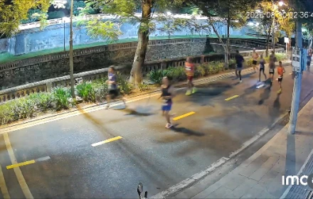 Tranh cãi chạy marathon lúc hơn 2 giờ sáng