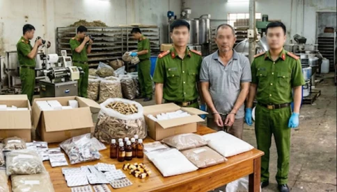 Đột kích 3 điểm sản xuất “thuốc gia truyền”, ‘thần dược dỏm’ bên trong khiến dư luận chấn động