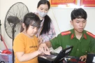 Con chưa đủ 14 tuổi dùng SIM của bố mẹ có bị khóa VNeID theo quy định mới? Thông tin phụ huynh cần biết