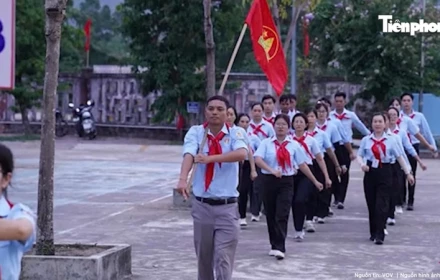 MXH xôn xao clip nghi thức Đội đi kiểu “cà thọt” ở Nghệ An, chính quyền nói gì?