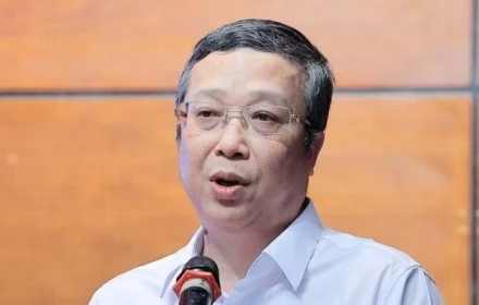 Thứ trưởng Hoàng Trung vừa bị buộc thôi việc