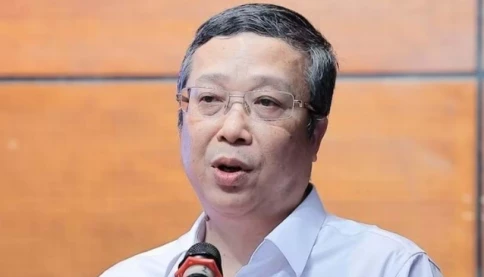 Thứ trưởng Hoàng Trung vừa bị buộc thôi việc