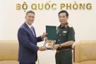 Hùng Cao là ai? Hành trình từ cậu bé rời Việt Nam đến ứng viên Bộ trưởng Hải quân Mỹ