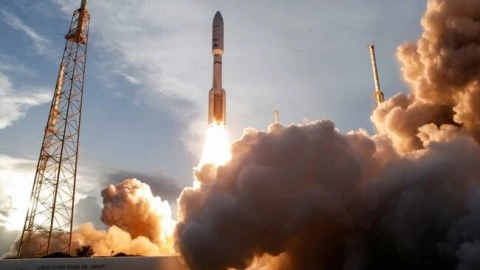 Amazon vừa phóng 27 vệ tinh Internet đầu tiên: chính thức "tuyên chiến" với Starlink của Elon Musk