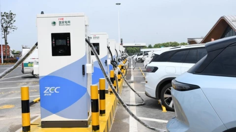 Trung Quốc phát triển hạ tầng trạm sạc xe điện như thế nào?