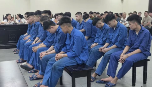 Rủ nhau ra đường “tìm ai gây sự thì đánh”, 18 thanh niên lĩnh án