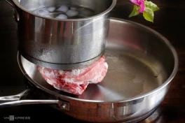 Bí quyết rã đông nhanh gấp 10 lần bằng "nước đá ngược"