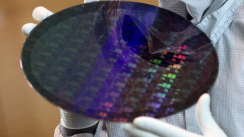 TSMC chưa vội sử dụng máy quang khắc tiên tiến nhất hành tinh làm chip 1.4nm
