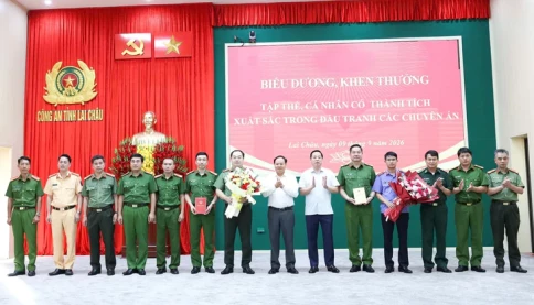 TIỀN ĐÂU MÀ RỬA LẮM THẾ: Khởi tố ba người liên quan đường dây có dấu hiệu rửa tiền gần 50.000 tỉ đồng