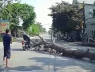 Cưa cây có người cảnh giới vẫn đổ trúng xe máy: Ai chịu trách nhiệm khi nạn nhân cũng chạy quá nhanh?