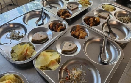 Lật tẩy loạt ‘phốt’ cơm bán trú tại Hà Nội: Phụ huynh phẫn nộ, trường tức tốc ‘trảm’ nhà thầu