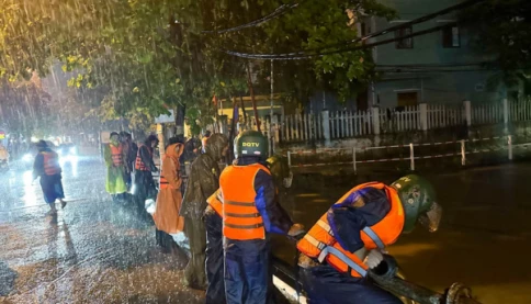 Miền Trung mưa dồn dập, miền Bắc đón mưa từ đêm nay