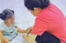 Sau vụ bảo mẫu bắn dây thun vào chân trẻ, Trường mầm non Lá Xanh có động thái mới