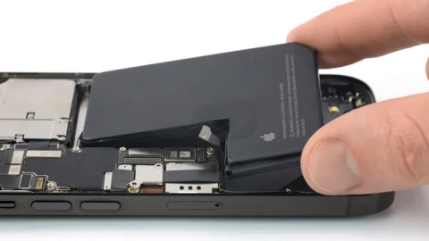 Thay pin iPhone có ảnh hưởng gì đến dữ liệu, iCloud trong máy không?
