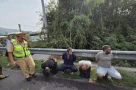 Nóng! 🚨 Nhóm người nước ngoài lấy hụt 3 vòng kiềng vàng ở Sông Cầu