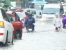 ‘Bom nước’ khổng lồ trút xuống Hà Nội: Hàng loạt tuyến đường và hầm chui chìm trong nước