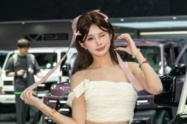 Tăm tia vài bóng hồng ngất ngây tại Auto Shanghai 2025