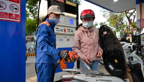 Giá xăng dầu chiều 17/9: E10 RON95 tăng gần 1.400 đồng, diesel áp sát 30.000 đồng/lít