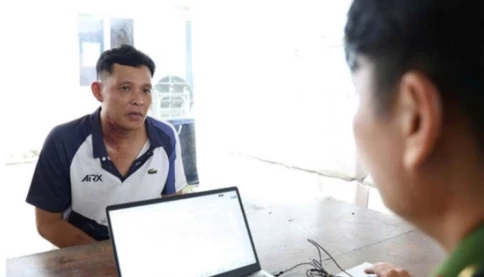 Gã đàn ông mang 1 lít xăng đến nhà vợ cũ, nhiều lần tìm cách châm lửa vì ghen tuông
