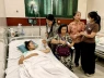 Cô giáo Hoàng Thị Hiền được trao Huân chương Dũng cảm