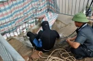 13 giờ xuyên đêm lần theo dòng nước tìm nam sinh mất tích dưới cống Hà Nội