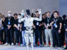 Hãng xe Trung Quốc tung ra robot hình người, tỷ lệ cơ thể như con người, có thể đứng chuyền lắp xe EV