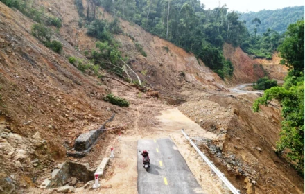 Mưa lớn gây sạt lở 24 điểm trên tuyến đường 475 tỷ đồng vừa đưa vào sử dụng
