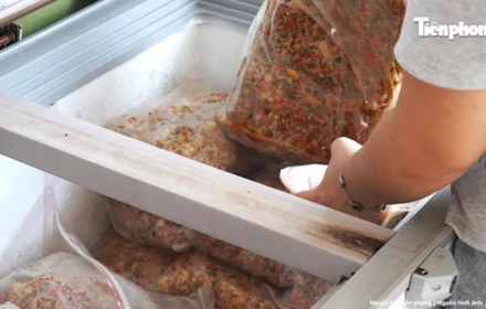 Hãi hùng cảnh tượng trong kho nhân bánh Trung thu, Công an lập tức phong tỏa hiện trường