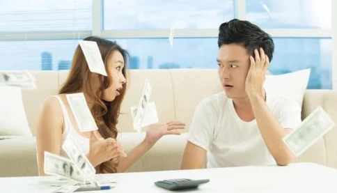Mâu thuẫn tiền bạc trong hôn nhân: Ai có quyền quyết định lớn khi thu nhập vợ cao hơn chồng rất nhiều?