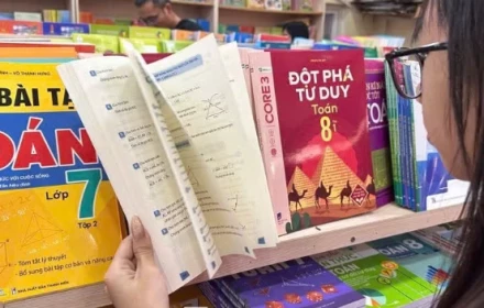 Thiếu sách giáo khoa: Đã đủ trên báo cáo, nhưng phụ huynh vẫn còn phải chờ?