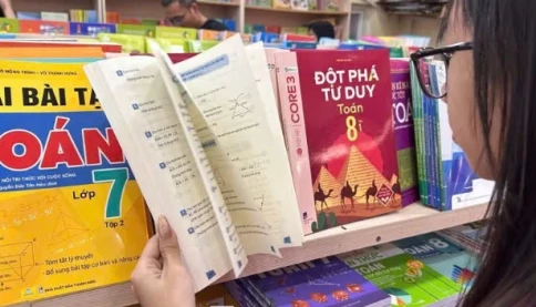 Thiếu sách giáo khoa: Đã đủ trên báo cáo, nhưng phụ huynh vẫn còn phải chờ?