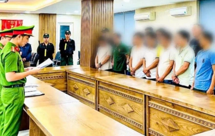 8 cán bộ phường bị đình chỉ công tác vì nhận hối lộ để bỏ qua sai phạm