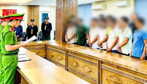 8 cán bộ phường bị đình chỉ công tác vì nhận hối lộ để bỏ qua sai phạm