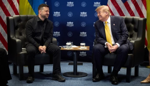 Trump yêu cầu Zelenskyy gặp Putin ở Moscow để đàm phán