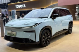 Muốn biết ngành xe hơi Mỹ - Trung khác nhau thế nào, hãy nhìn vào chiếc SUV điện 15.000 USD của Toyota