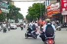 Nữ sinh bị túm tóc, kéo ngã khỏi xe giữa đường: Nhà trường lên tiếng