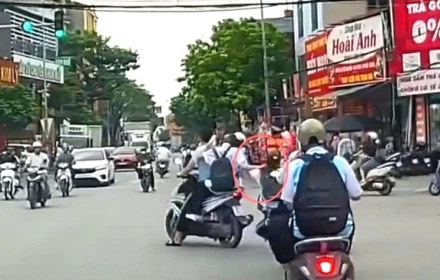 Nữ sinh bị túm tóc, kéo ngã khỏi xe giữa đường: Nhà trường lên tiếng