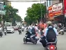 Nữ sinh bị túm tóc, kéo ngã khỏi xe giữa đường: Nhà trường lên tiếng