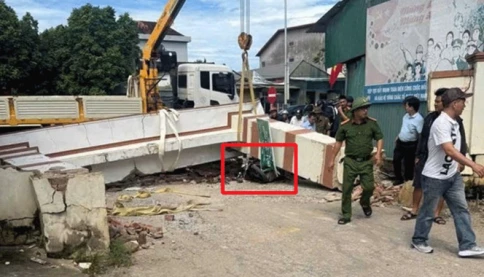 Xe cẩu va sập cổng chào, bé trai lớp 3 đứt lìa cánh tay: Lãnh đạo xã nói gì?