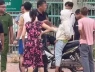 Hai thanh niên 17 tuổi bị bắt giữ vì cướp giật điện thoại của nữ du khách người Nga