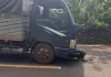 Xe tải tập lái kéo lê xe máy 50m trên đường, một người tử vong