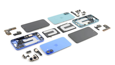 Vì sao không ai tin Tim Cook sẽ mang dây chuyền sản xuất iPhone về Mỹ?