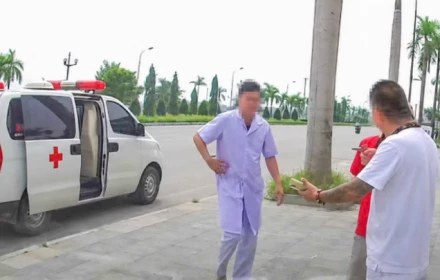 Lái xe cứu thương và sinh viên giả nhân viên y tế, bán thuốc cao gấp 150 lần