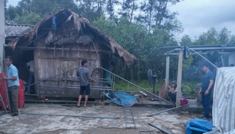 Ớn lạnh cảnh sét đánh tử vong nam thanh niên ngay trước hiên nhà trong trận dông lốc kinh hoàng