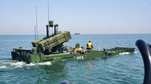Trung Quốc ra mắt "sát thủ diệt tăng" lội nước ZTD-05 gắn tới 12 tên lửa HJ-10 tối tân