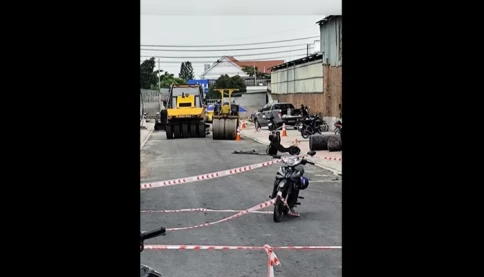 Đang thổi bụi, người đàn ông bị xe lu cán tử vong tại công trình đường ở TPHCM