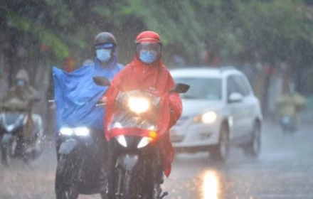 Dự báo mưa dông mới nhất: Bắc Bộ có nơi trên 150mm, miền Trung tiếp tục mở rộng vùng mưa