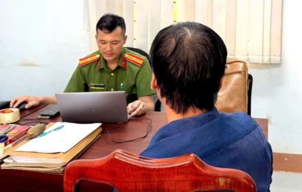 Bố dượng giả bạn trai trên TikTok, dụ dỗ con riêng của vợ